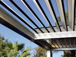 Beach Shade in ALLUMINIO mm.100 costruita con lame orientabili. MISURA cm 300x212